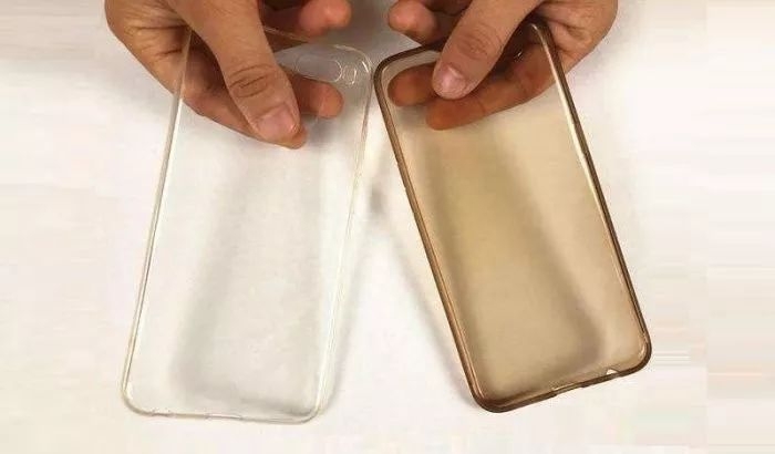 手机壳发黄怎么清洗变白(手机壳用久变黄别急着扔)