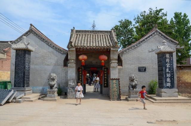 河南有座宋阁老墓,开国皇帝为其写祭文悼念,两排石像生壮观