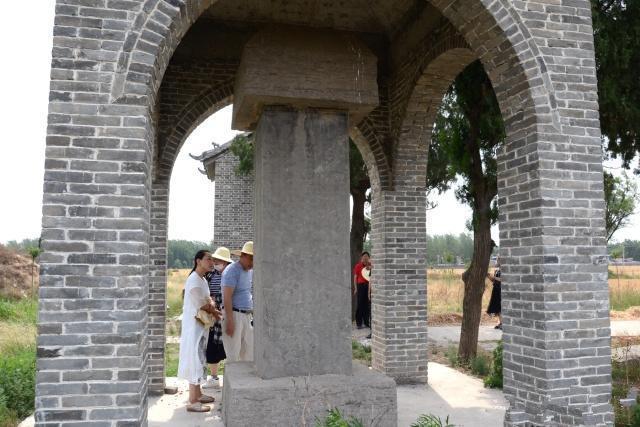 河南有座宋阁老墓,开国皇帝为其写祭文悼念,两排石像生壮观