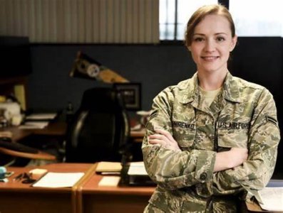 ​美国女兵众生相，占比2成，服役生活辛苦忙碌，高颜值能拍宣传照