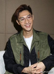 ​关楚耀：大好前程亲手毁掉，如今送女朋友20万现金做礼物，上热搜