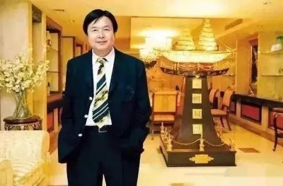 ​家里红旗不倒，外面彩旗飘飘，亿万富豪蔡志明是怎样做到的？