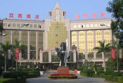 ​粤西粤东两地名校PK：吴川一中VS普宁二中