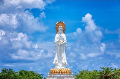 ​农历二月十九“观音诞”，讲究“一拜二食三不做”，寓意平安吉祥