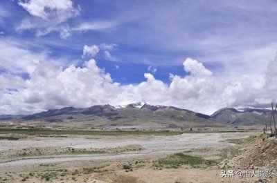 西藏自治区首府拉萨，是中国五个少数民族自治区之一