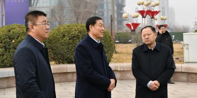 ​高永胜同志一行深入路面督导春节交通安保看望慰问民警辅警