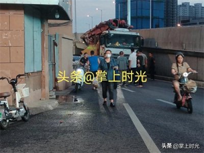 ​突发！石家庄北二环胜利大街奔驰和工程车相撞，两条街都堵成长龙