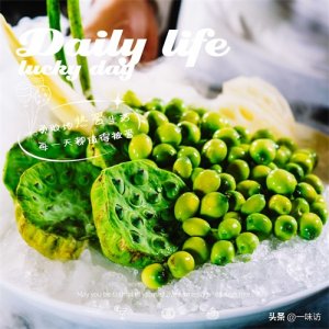 ​现摘新鲜莲子，试试这种特色做法，鲜嫩营养又好吃，对身体有益