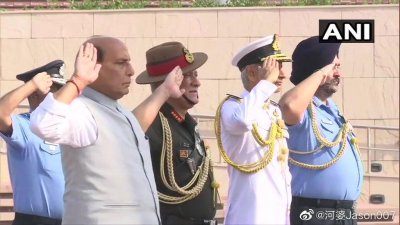 ​印度国防部长走马换将
