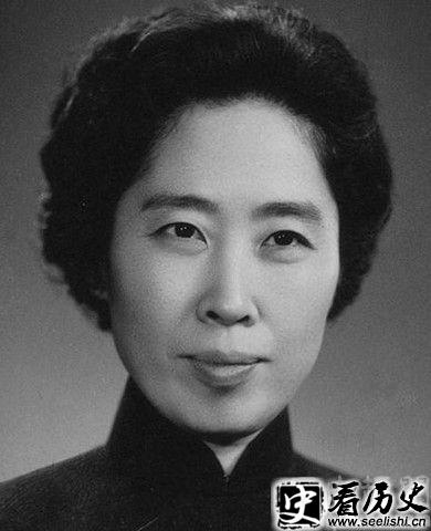 王光美像