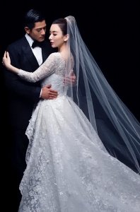 ​天王嫂方媛学生时期旧照曝光，美貌惊艳网友直呼“天生丽质”！