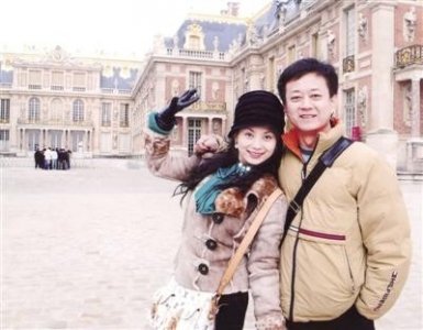 ​朱军背后的女人谭梅：经历异地恋、裸婚、北漂，岁月漫长爱你不减