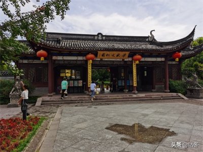 ​浙江宁波梁祝公园，不但有梁山伯和祝英台的墓地，还是网红打卡地