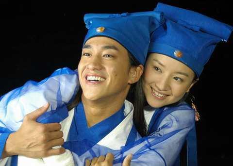 何润东与小8岁的娇妻，低调相恋7年结婚，妻子长相撞脸江疏影