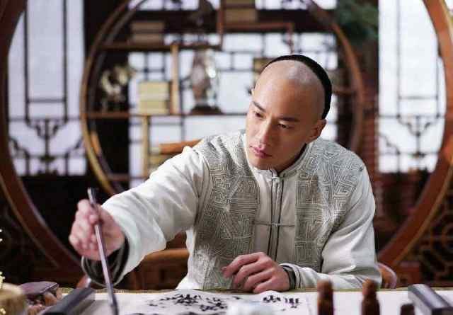 何润东与小8岁的娇妻，低调相恋7年结婚，妻子长相撞脸江疏影