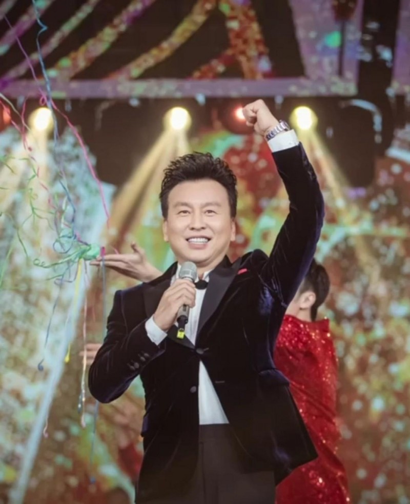 张泽群的妻子（央视主持张泽群大气为河南捐1年工资）