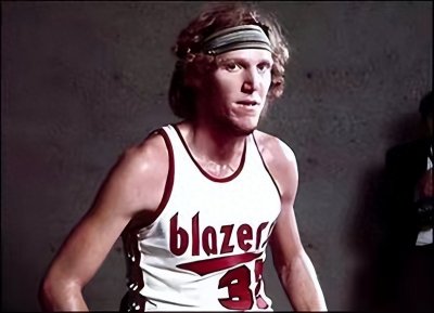 ​NBA历史10大中锋排名：姚明恩比德落选，约基奇第八，奥尼尔第二
