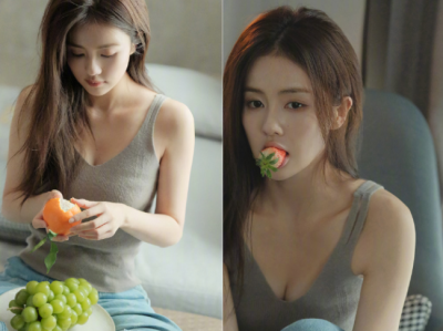 ​白鹿穿灰色背心拍美照 口含草莓纯欲感十足