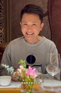 ​杨帆：38妇女节秀恩爱，当年在铁岭上高中时就一直叫老婆“小凤