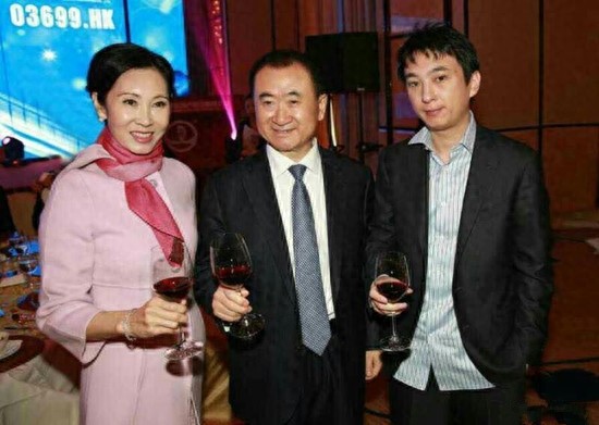 王健林老婆林宁,自己拥有投资集团,气质不凡,背景深厚