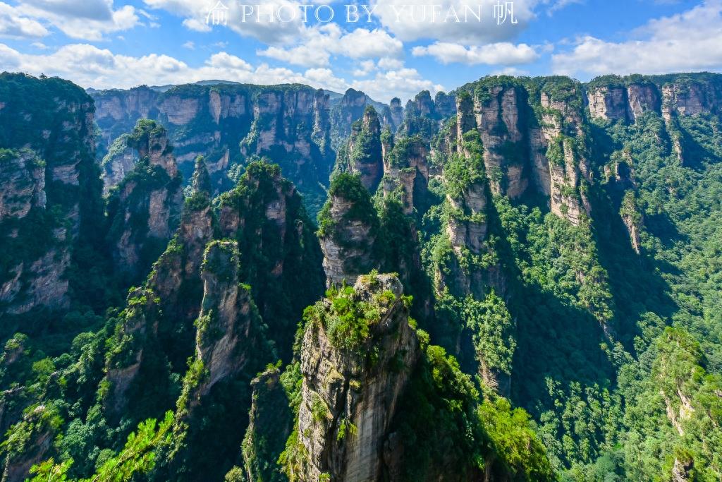 张家界百龙天梯,世界上最高最快最安全的户外观光电梯,66秒到顶