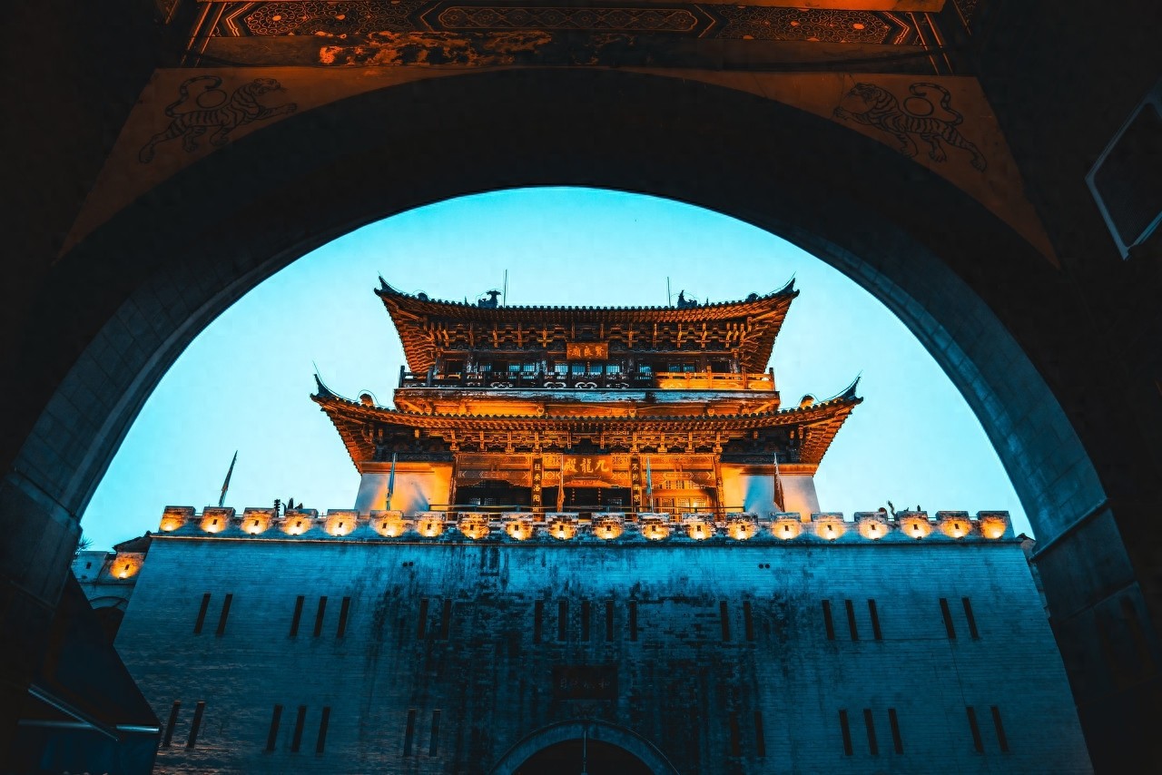 丽景门位于洛阳老城区西关，具有很悠久的历史