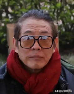 ​李连杰的两任妻子，现任62岁的利智和前任63岁的黄秋燕。