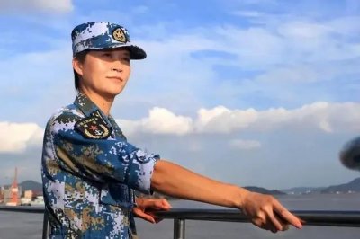 女博士韦慧晓,曾经拒绝百万年薪,38岁成为首位海军舰长
