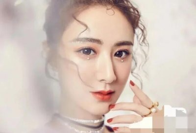 时隔一年薇娅终于露面!与丈夫海峰依偎在一起宛如少女