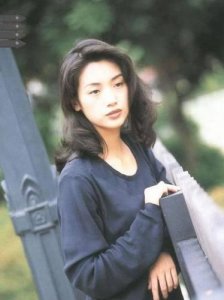 “一代女神”吴倩莲!情史干净,嫁平凡丈夫,退隐回归家庭也幸福