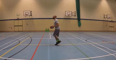 篮球跳步犯规吗,篮球跳步和走步的区别是什么-