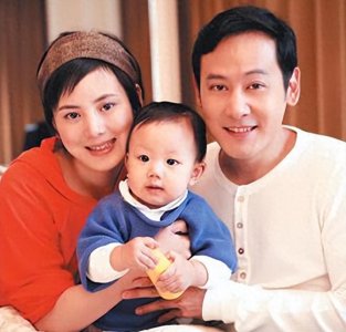 不甘心退圈,家庭主妇被演员丈夫抛弃,今44岁保持单身