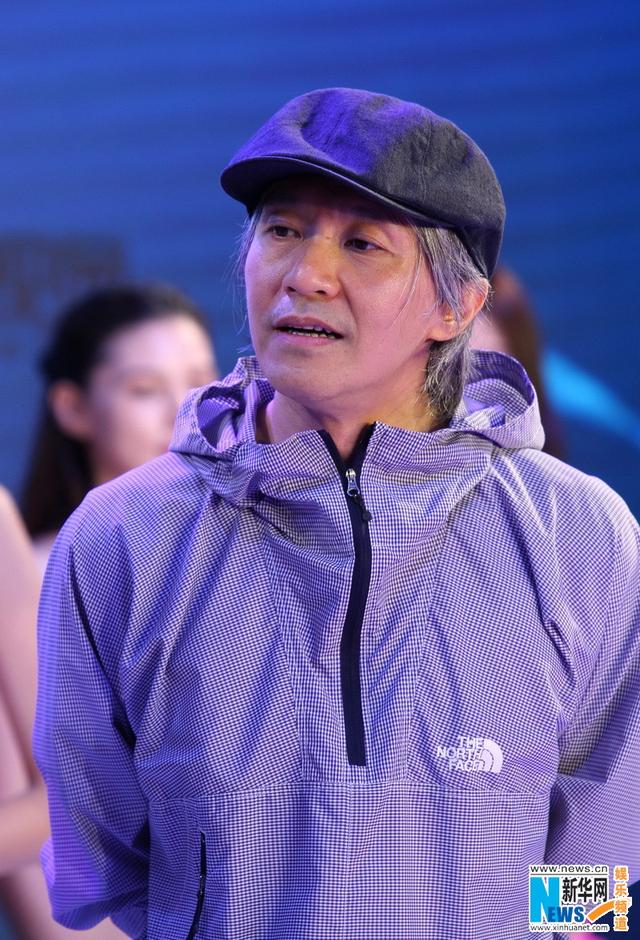 周星驰颁奖嘉宾最新(周星驰低调亮相美人鱼选角决赛)(15)