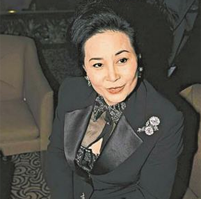 原配患结肠炎,何鸿燊:不想一辈子当和尚,迎娶14岁的二太蓝琼缨