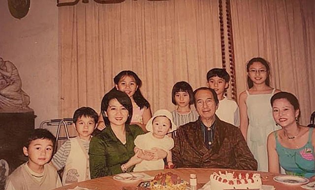 原配患结肠炎,何鸿燊:不想一辈子当和尚,迎娶14岁的二太蓝琼缨