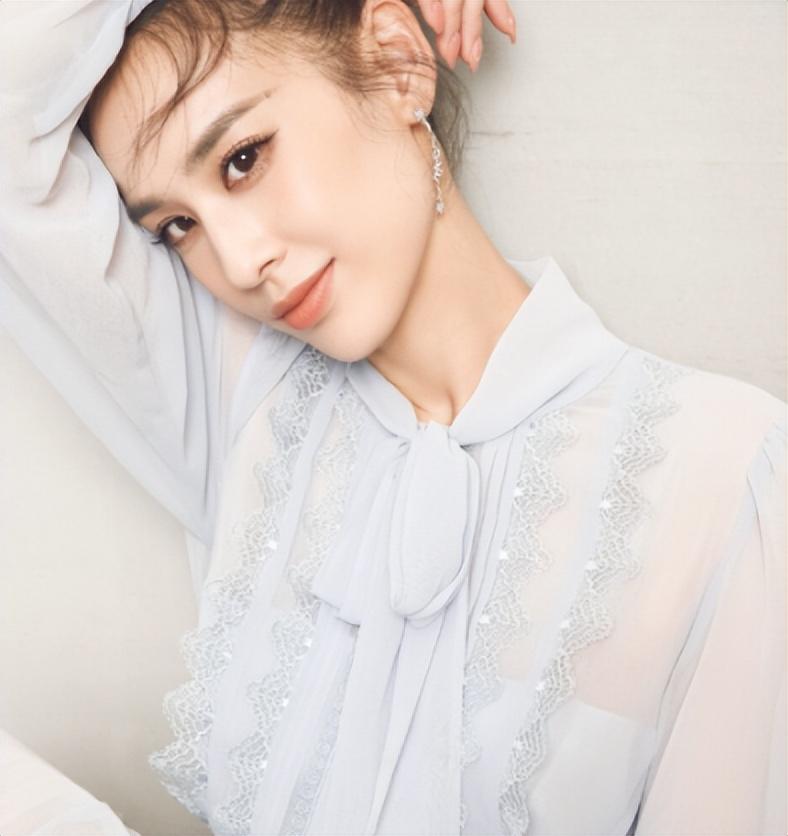 隐藏身份八年，一年两亿零花钱的黄圣依，故事远比你想的精彩