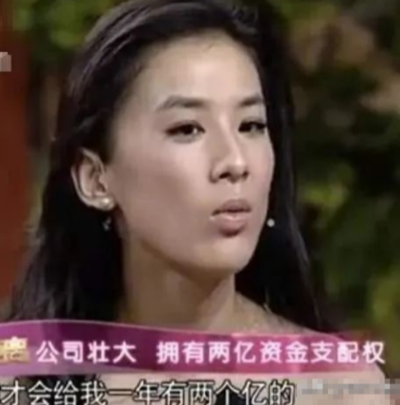 隐藏身份八年，一年两亿零花钱的黄圣依，故事远比你想的精彩