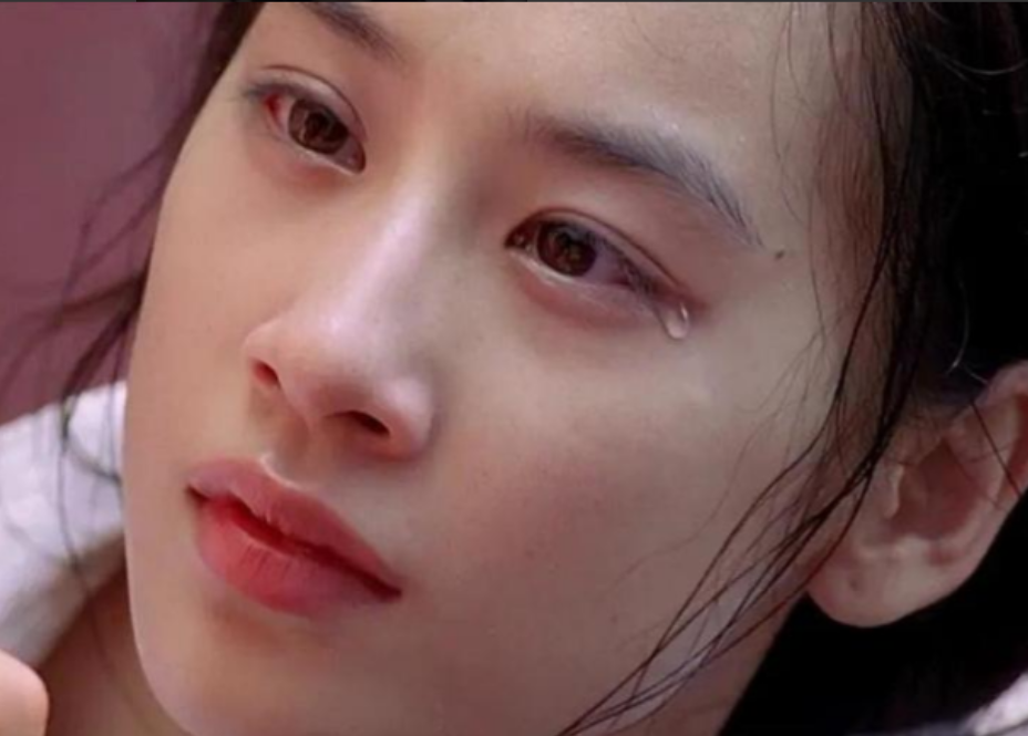 隐藏身份八年，一年两亿零花钱的黄圣依，故事远比你想的精彩