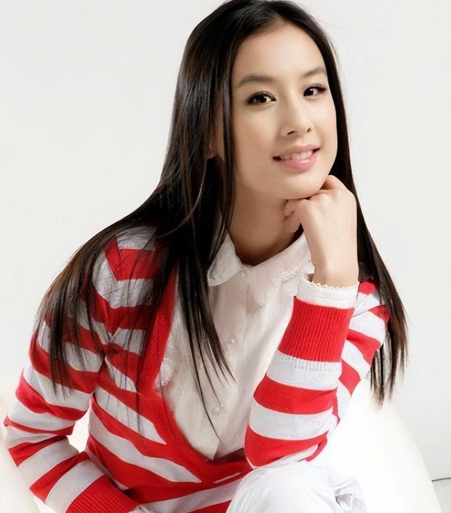 隐藏身份八年，一年两亿零花钱的黄圣依，故事远比你想的精彩