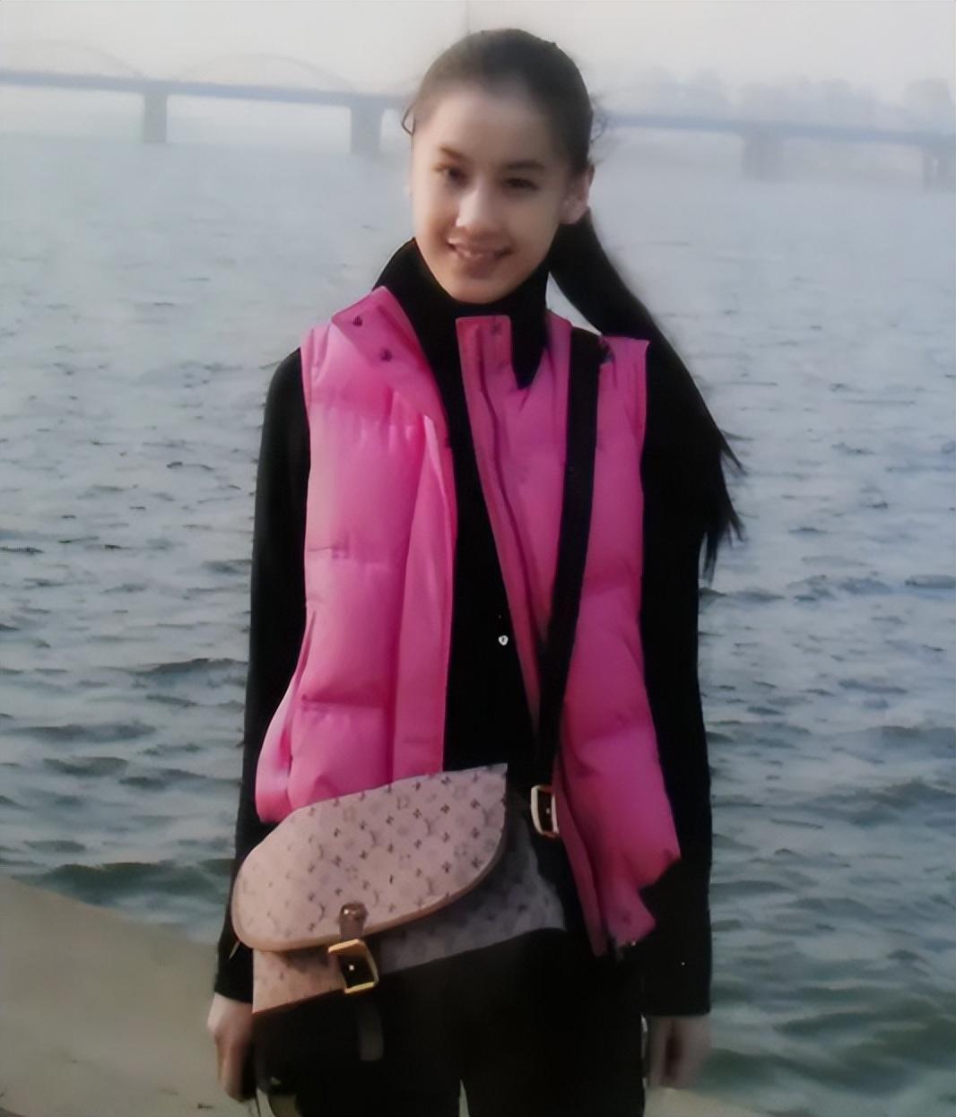 隐藏身份八年，一年两亿零花钱的黄圣依，故事远比你想的精彩