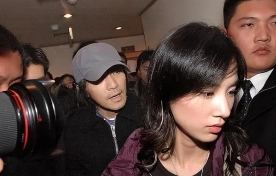 隐藏身份八年，一年两亿零花钱的黄圣依，故事远比你想的精彩