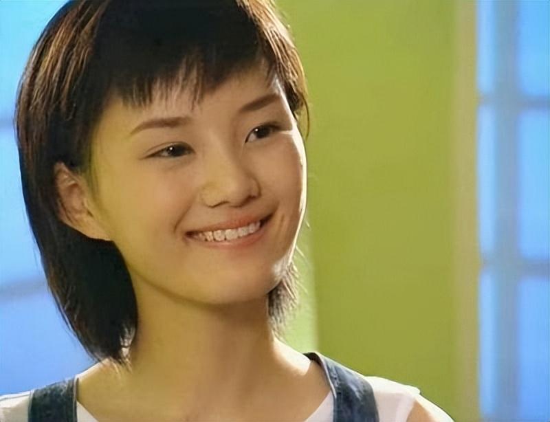 沦落成柜姐？曾经红极一时的“兔子精”楼安琪，现在怎样了？