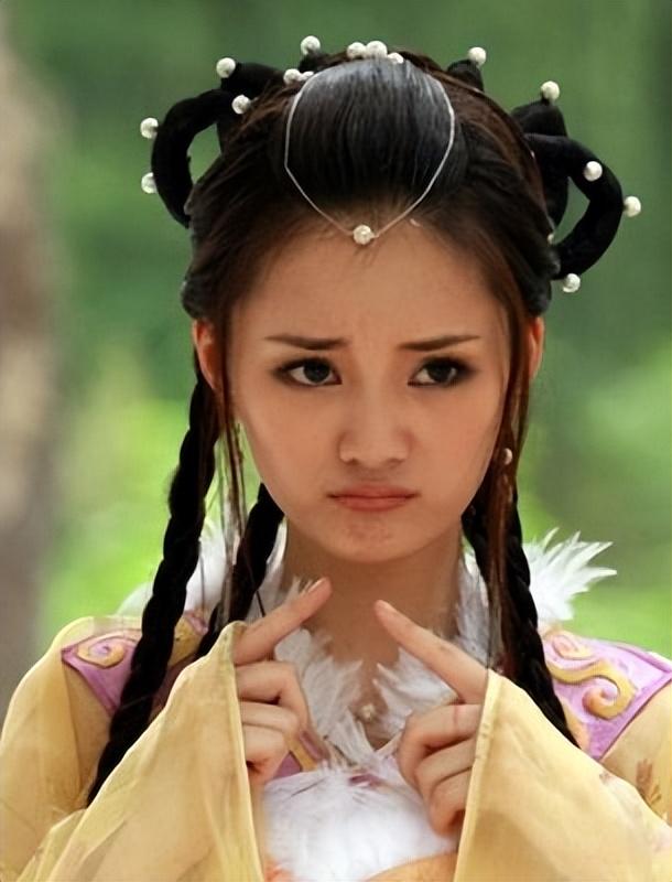 沦落成柜姐？曾经红极一时的“兔子精”楼安琪，现在怎样了？