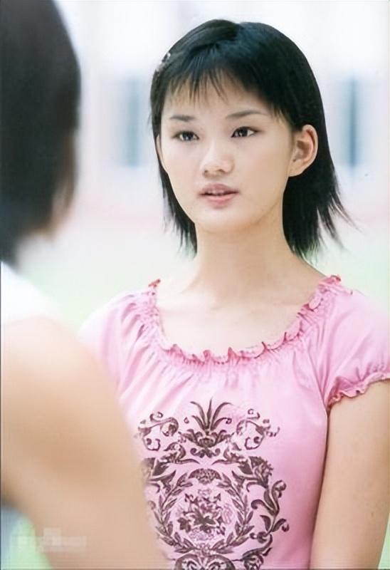 沦落成柜姐？曾经红极一时的“兔子精”楼安琪，现在怎样了？