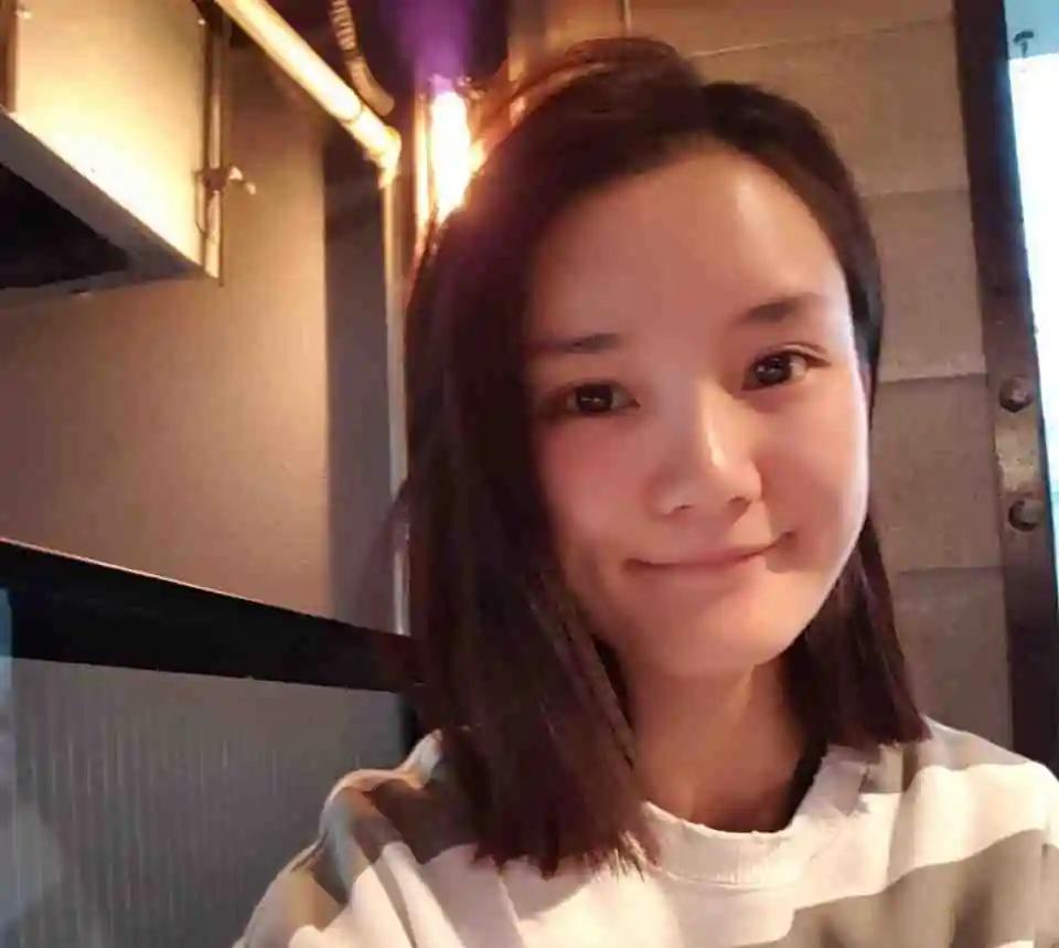 沦落成柜姐？曾经红极一时的“兔子精”楼安琪，现在怎样了？