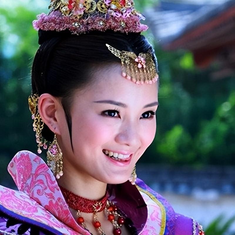 沦落成柜姐？曾经红极一时的“兔子精”楼安琪，现在怎样了？