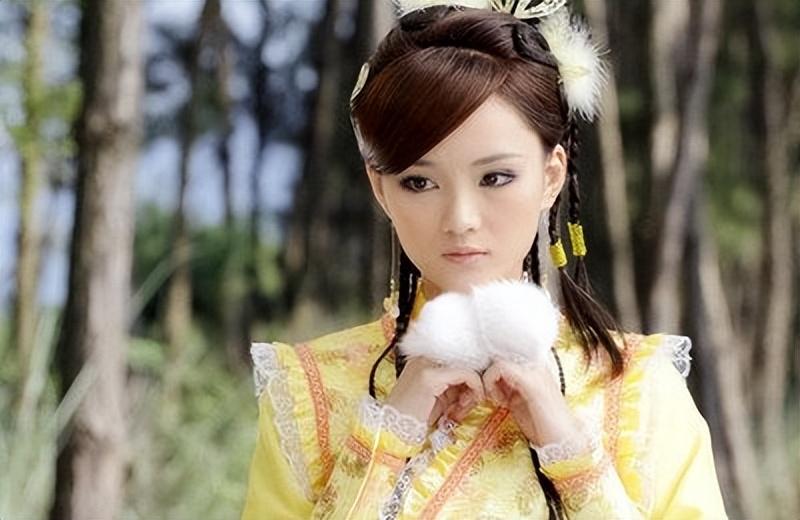 沦落成柜姐？曾经红极一时的“兔子精”楼安琪，现在怎样了？