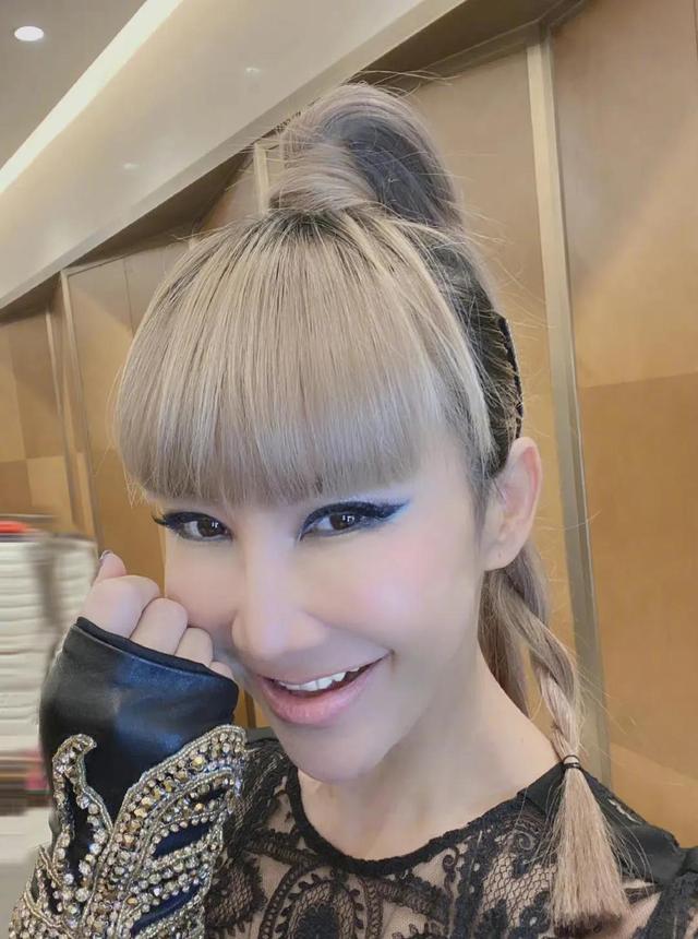 李玟婚姻近况（李玟嫁给大16岁富商）(16)