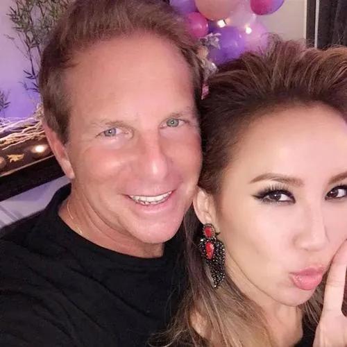 李玟婚姻近况（李玟嫁给大16岁富商）(14)