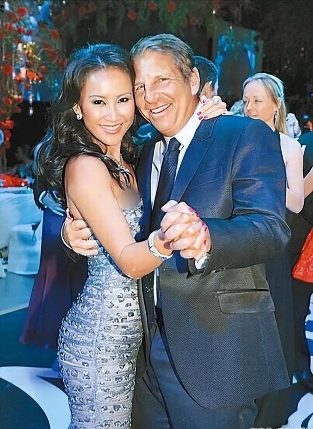 李玟婚姻近况（李玟嫁给大16岁富商）(6)